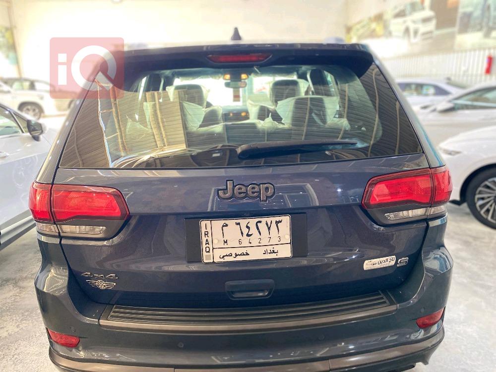 جیپ گراند شیرۆکی